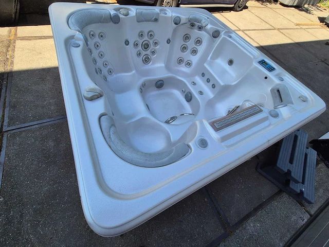 Island balboa 7 persoons amerikaans jacuzzi en buitenspa - afbeelding 5 van  19