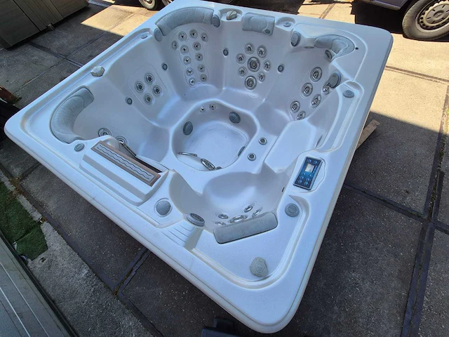 Island balboa 7 persoons amerikaans jacuzzi en buitenspa - afbeelding 6 van  19