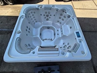 Island balboa 7 persoons amerikaans jacuzzi en buitenspa - afbeelding 1 van  19