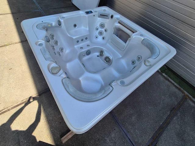 Island balboa 7 persoons amerikaans jacuzzi en buitenspa - afbeelding 14 van  19