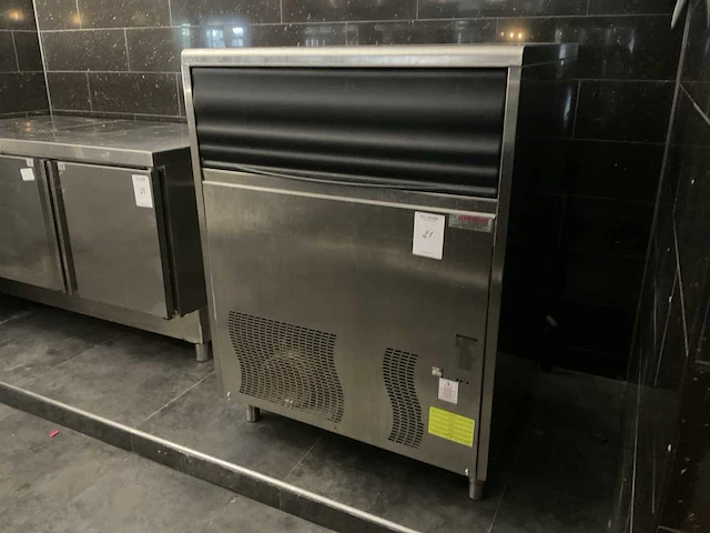 Isofrost ijsblokjesmachine - afbeelding 1 van  4