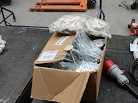 Isolatiepluggen in doos. - afbeelding 1 van  2
