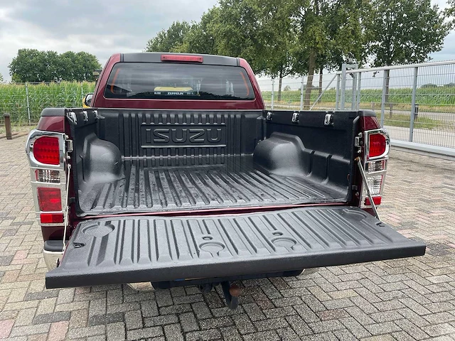 Isuzu - d max - atfs - personenauto - 2013 - afbeelding 37 van  39