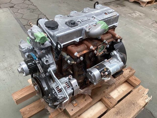 Isuzu 4 cilinder dieselmotor - afbeelding 3 van  5