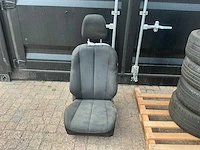 Isuzu d-max bestuurdersstoel - afbeelding 1 van  3