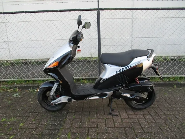 Italjet formula 2 tact - bromscooter - ducati corse - scooter - afbeelding 1 van  11