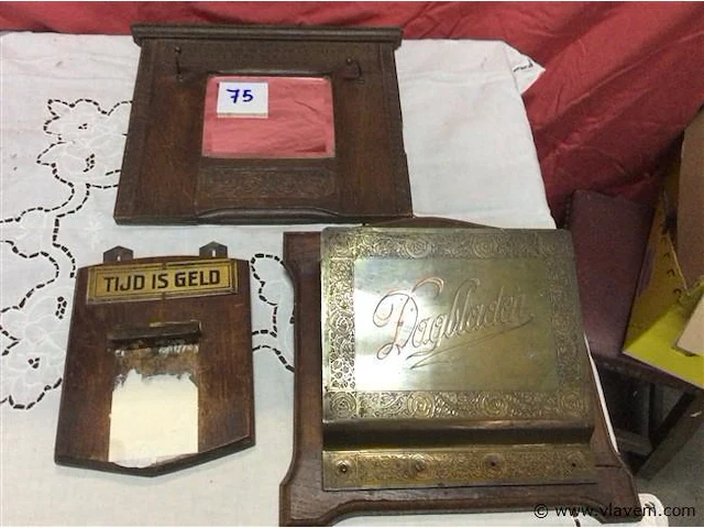 Items divers oa krantebakje - afbeelding 1 van  3