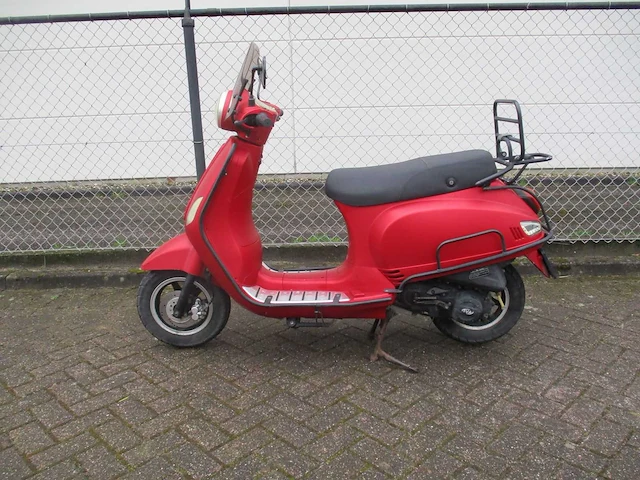 Iva - bromscooter - lux 50 riva - scooter - afbeelding 1 van  10