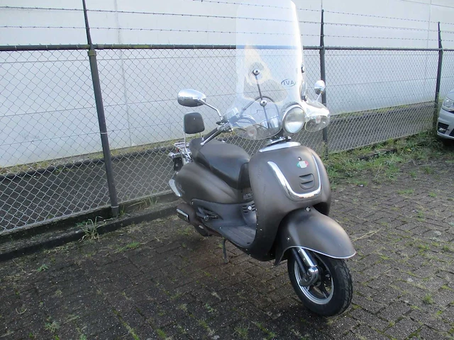 Iva - retro snorscooter - roma 50 - scooter - afbeelding 7 van  11
