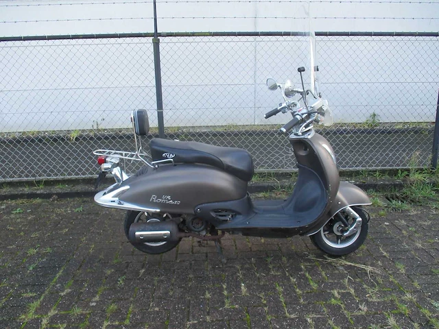 Iva - retro snorscooter - roma 50 - scooter - afbeelding 8 van  11