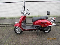 Iva - snorscooter - ra9015 retro - scooter - afbeelding 1 van  11