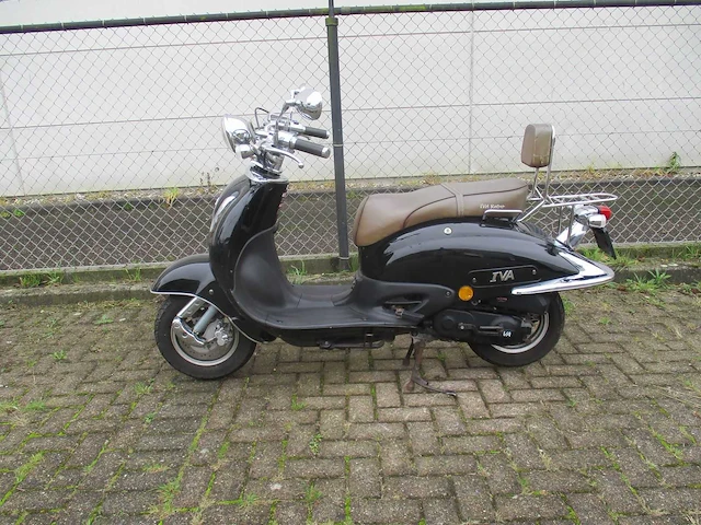 Iva - snorscooter - ra9015 retro - scooter - afbeelding 1 van  11