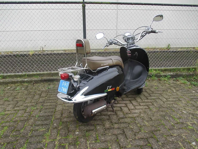 Iva - snorscooter - ra9015 retro - scooter - afbeelding 9 van  11