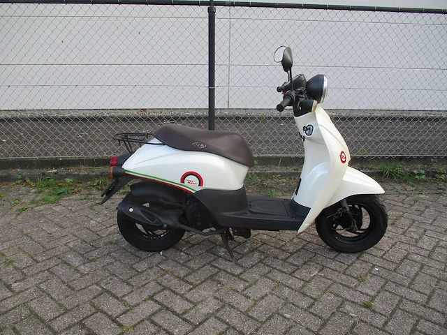 Iva - snorscooter - rio 50 - scooter - afbeelding 6 van  11