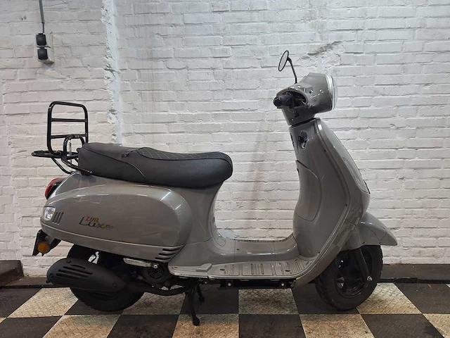 Iva lux 45 km bromscooter 4takt - afbeelding 6 van  7