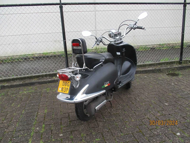 Iva retro - bromscooter - venice - scooter - afbeelding 9 van  11