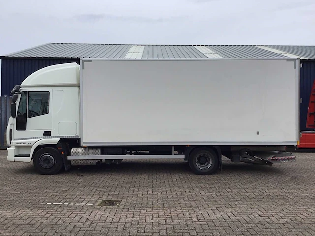 Iveco - 120el euro6 - vrachtwagen - afbeelding 2 van  32