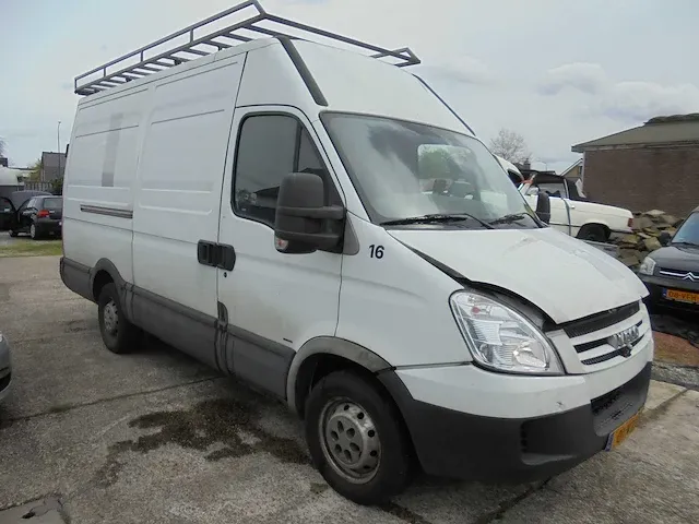 Iveco - 29 l 12v 330 h2 - 01-vzj-1 - afbeelding 9 van  16