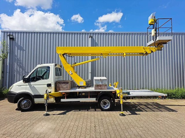 Iveco - daily - 35c12 375 - bedrijfswagen met telescooparm - afbeelding 31 van  35