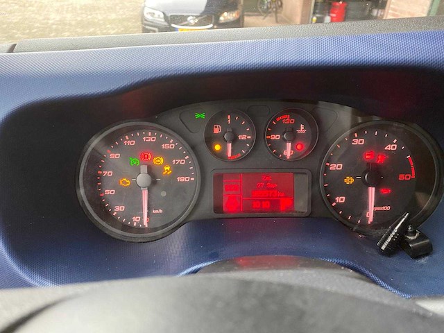 Iveco - daily - 35s16v 2.3 352 l2h2 - bedrijfswagen - afbeelding 12 van  13