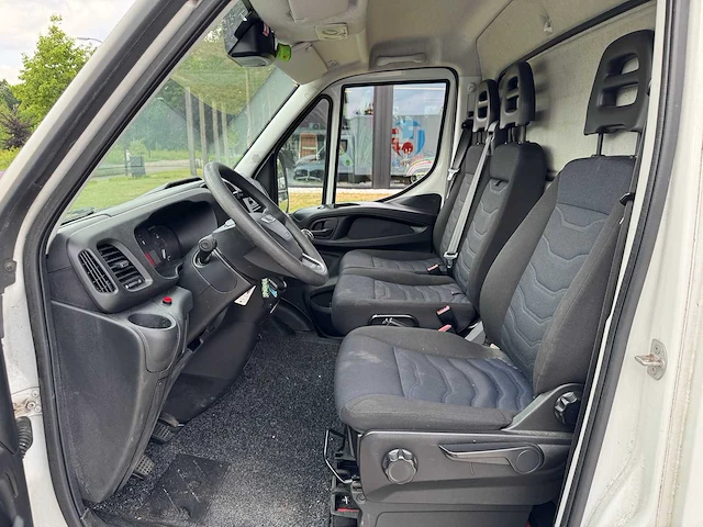 Iveco - daily - 35s16v 2.3 410 h2 - vhn-12-t - 2017 - afbeelding 9 van  22