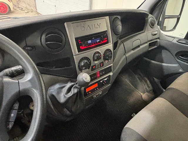 Iveco - daily - 40c18 300 - be trekker - 2011 - van - afbeelding 13 van  33