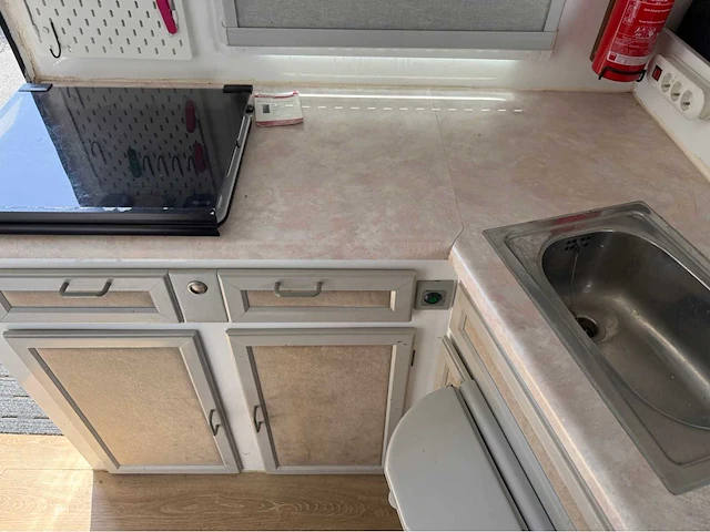 Iveco - daily - be trekker met caravan oplegger - bedrijfswagen - 2012 - afbeelding 15 van  56