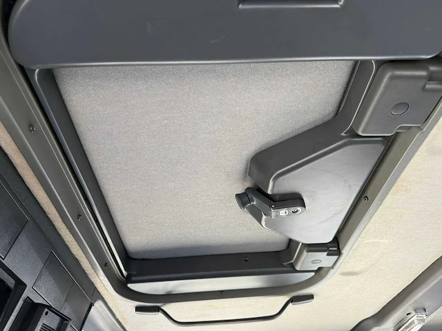Iveco - eurotrakker - vrachtwagen - afbeelding 29 van  39