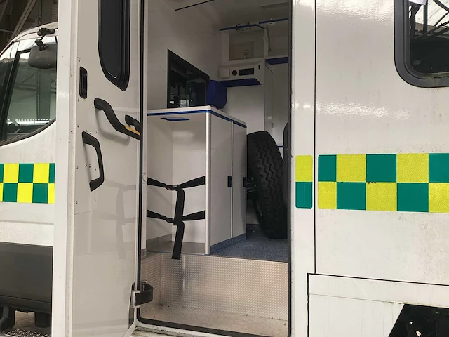 Iveco 55-180 4x4 ambulance - afbeelding 8 van  27