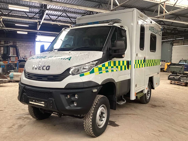 Iveco 55-180 4x4 ambulance - afbeelding 1 van  27