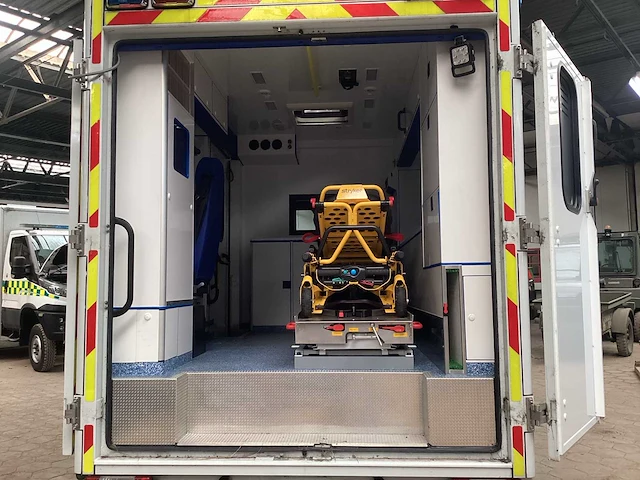 Iveco 55-180 4x4 ambulance - afbeelding 25 van  27