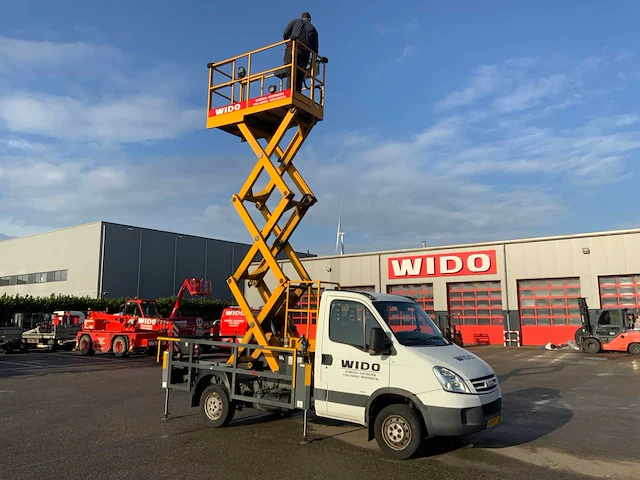 Iveco auto hoogwerker - afbeelding 12 van  15