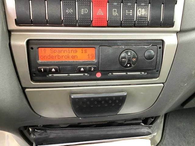 Iveco daily bedrijfswagen opleggertrekker - afbeelding 19 van  30