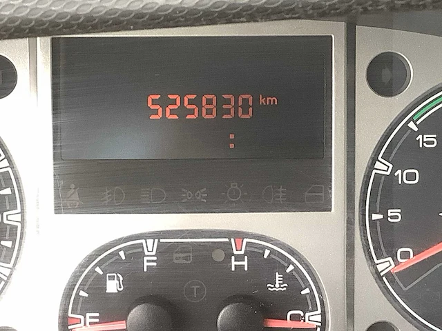 Iveco daily bedrijfswagen opleggertrekker - afbeelding 20 van  30