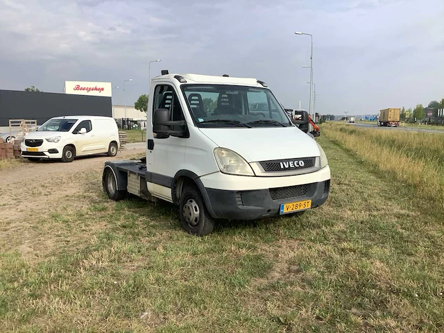 Iveco daily bedrijfswagen opleggertrekker - afbeelding 23 van  30