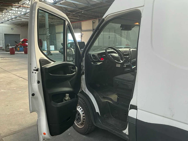 Iveco daily bedrijfswagen (v-381-bx) - afbeelding 32 van  35
