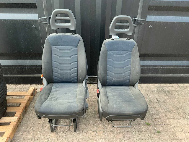 Iveco daily bestuurdersstoel (2x) - afbeelding 1 van  3