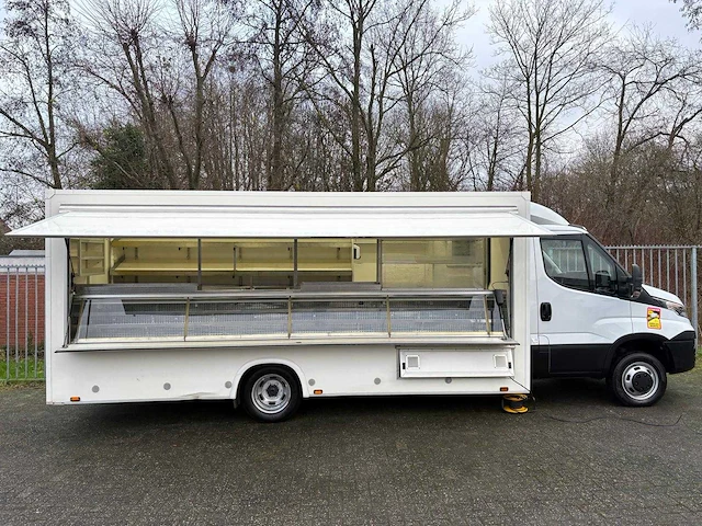 Iveco daily marktkraam - bedrijfswagen (motorschade) - afbeelding 14 van  18