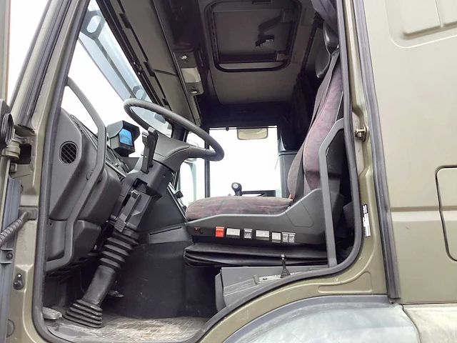 Iveco euro trakker vrachtwagen met haakarmsysteem - afbeelding 13 van  21