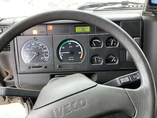 Iveco euro trakker vrachtwagen met haakarmsysteem - afbeelding 14 van  21