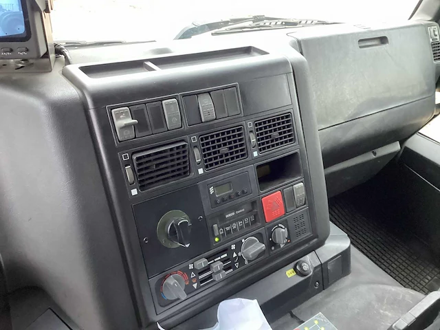 Iveco euro trakker vrachtwagen met haakarmsysteem - afbeelding 15 van  21