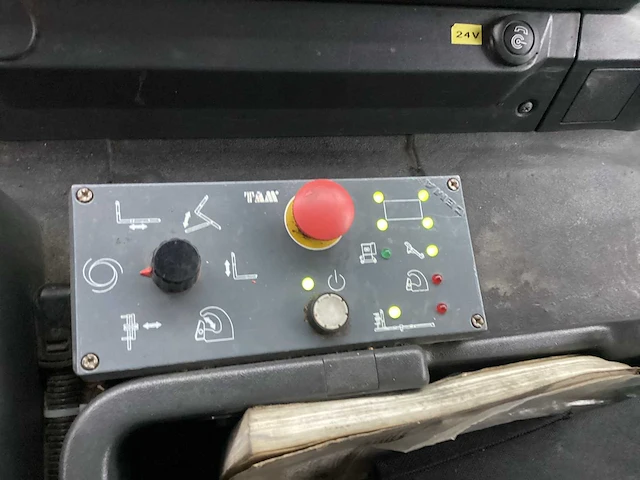 Iveco euro trakker vrachtwagen met haakarmsysteem - afbeelding 16 van  21