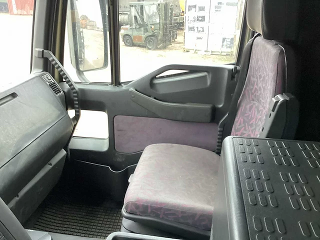 Iveco euro trakker vrachtwagen met haakarmsysteem - afbeelding 17 van  21