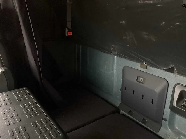 Iveco euro trakker vrachtwagen met haakarmsysteem - afbeelding 18 van  21