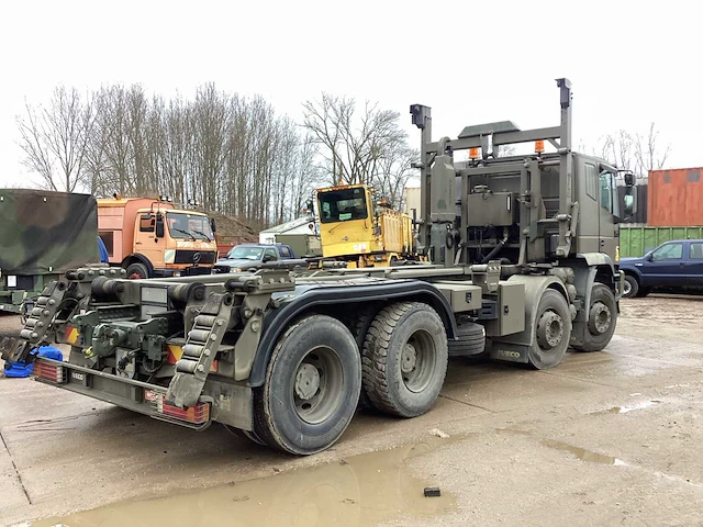 Iveco euro trakker vrachtwagen met haakarmsysteem - afbeelding 3 van  21