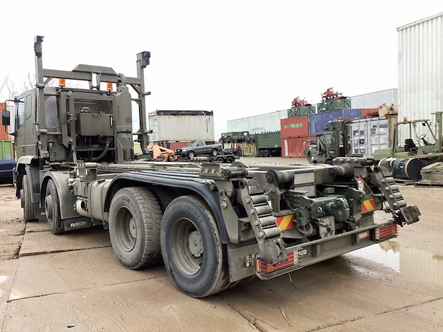 Iveco euro trakker vrachtwagen met haakarmsysteem - afbeelding 4 van  21