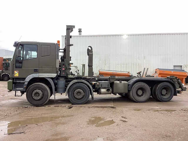 Iveco euro trakker vrachtwagen met haakarmsysteem - afbeelding 5 van  21