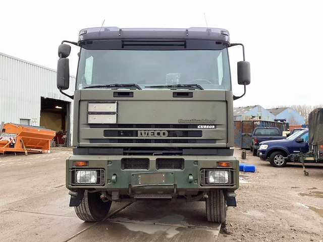 Iveco euro trakker vrachtwagen met haakarmsysteem - afbeelding 6 van  21