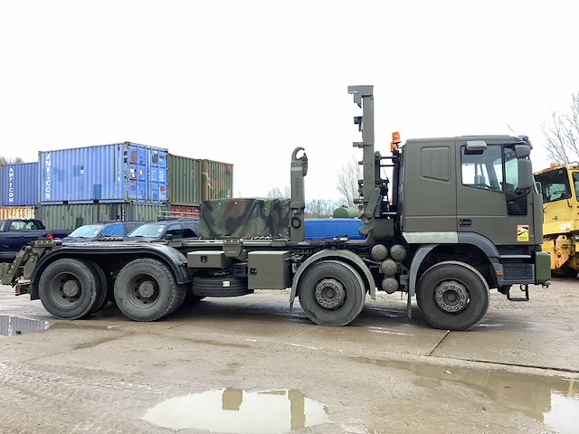 Iveco euro trakker vrachtwagen met haakarmsysteem - afbeelding 7 van  21