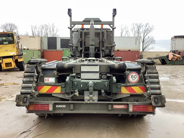 Iveco euro trakker vrachtwagen met haakarmsysteem - afbeelding 8 van  21